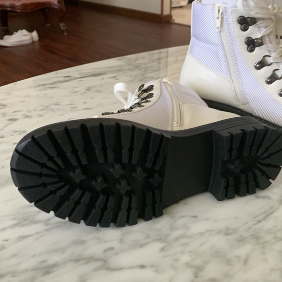 NWT white Cliff. Comfortable. Zipper and laces. Never worn. - Picture 4 of 7